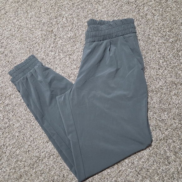 Athleta Pants - Athleta Pants Aliso Jogger Green S/67557 Women's Size‎ 2 Pockets Lightweight
